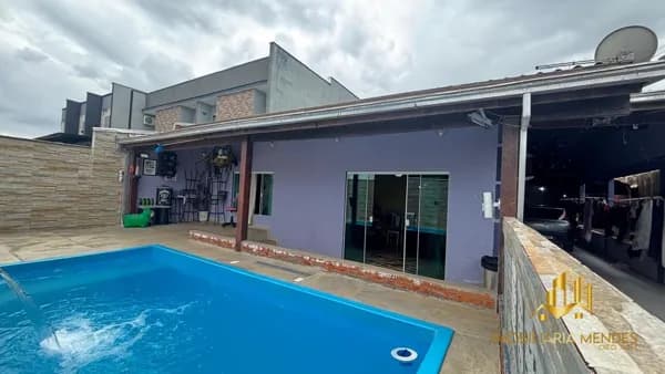 CASA COM PISCINA NO BAIRRO IRIRIÚ