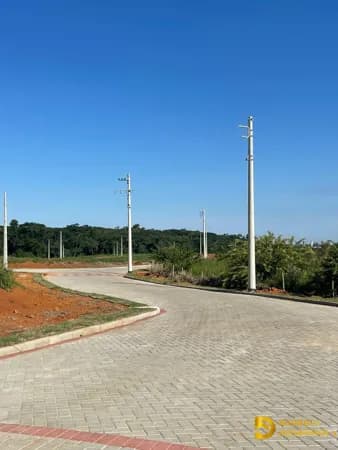 Terreno à venda no bairro Dagostin - Criciúma/SC financiamento direto com 10% de entrada e saldo parcelado direto.