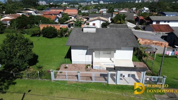 Casa de Alvenaria com Amplo Terreno – Espaço de Sobra para Viver Bem!