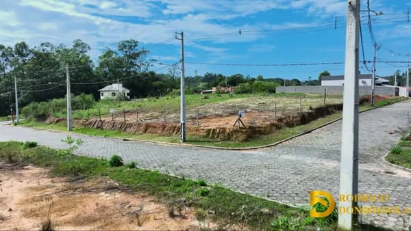Terreno de Esquina com Vista para a Serra - Oportunidade Única!