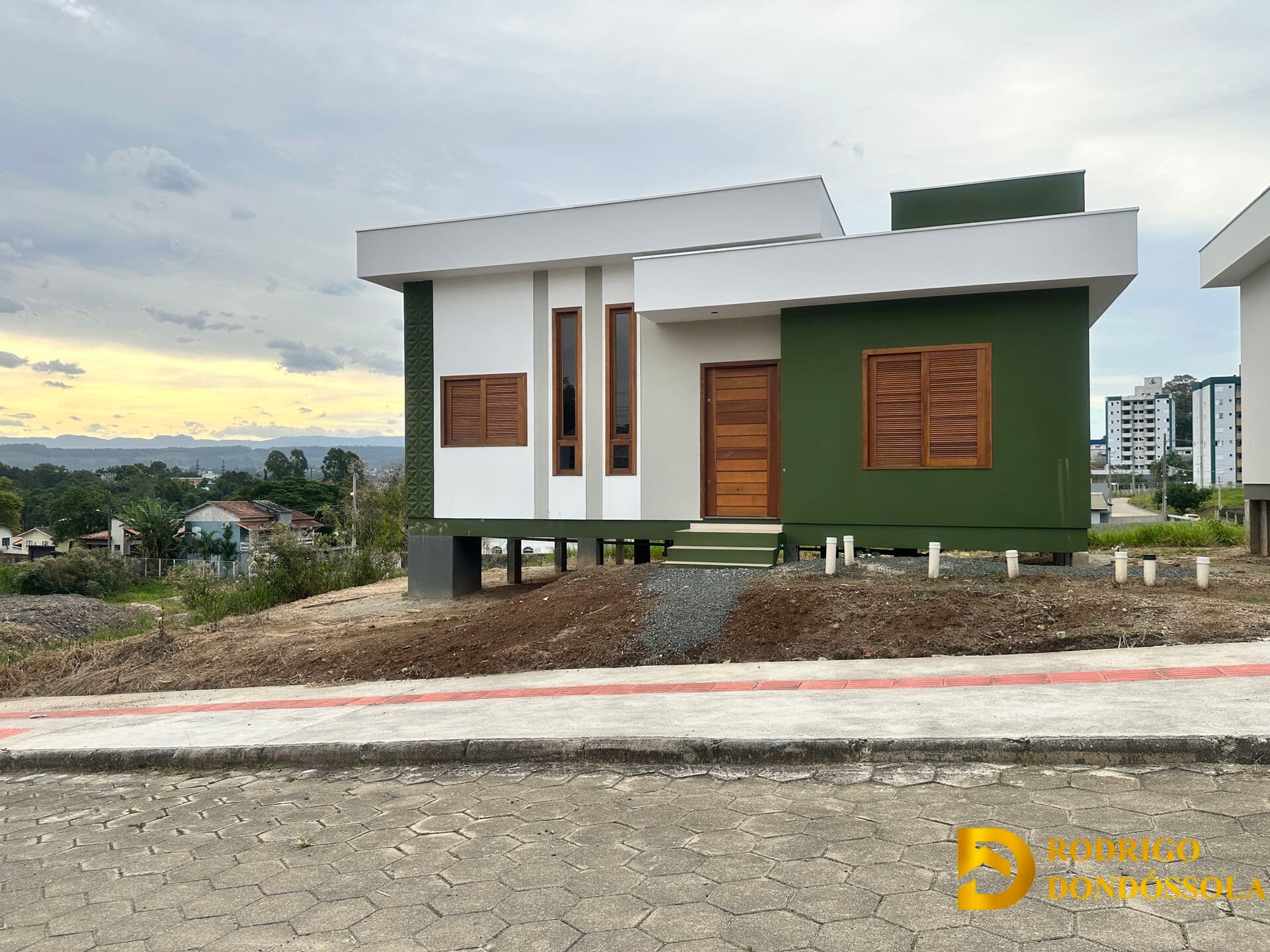 🏡 CASA NOVA, PRONTA PARA MORAR — MODERNA, ALTA E COM UM PROJETO DIFERENCIADO!