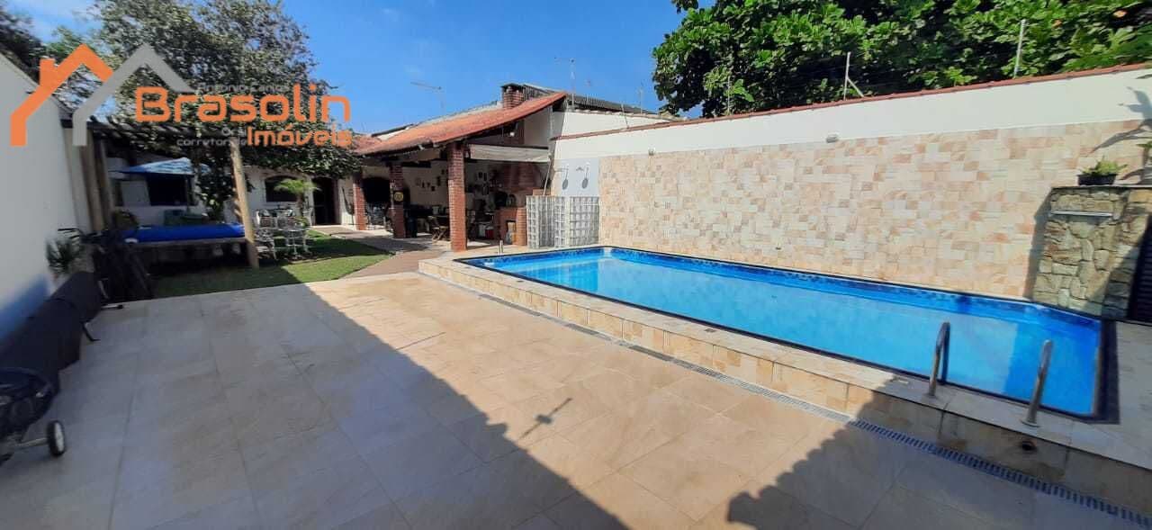 Casa lado praia, lote inteiro com Piscina, churrasqueira e forno de pizza - Mongaguá