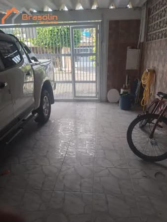 Casa Padrão ; uma otima casa ,situado no bairro vera cruz a 50 metros da pista.