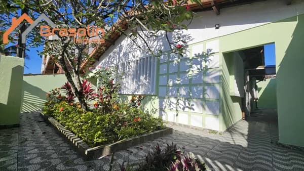 Casa isolada 3 dormitórios 50 metros da praia de Mongaguá, jardim Praia Grande.