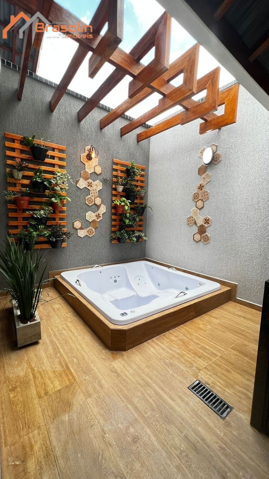 Casa Alto Padrão 3 dormitórios sendo 2 suítes em Vilamar, Praia Grande