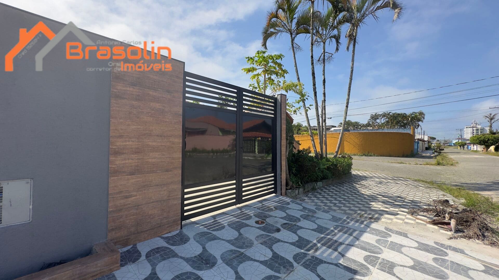 Maravilhosa Casa alto padrão 2 dormitórios sendo uma suíte, com Piscina e churrasqueira