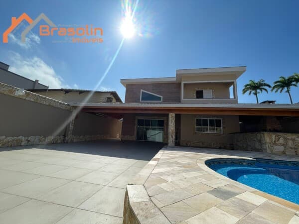 Maravilhoso Sobrado Alto Padrão 5 suítes, Piscina e Churrasqueira - Florida - Praia Grade
