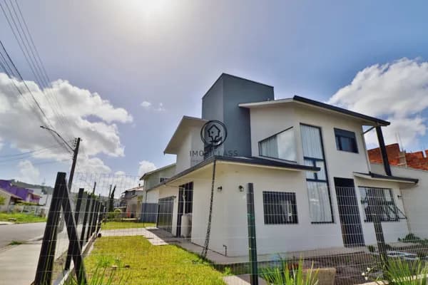 Linda Casa com 04 quartos no Verdes Campos em Porto Alegre
