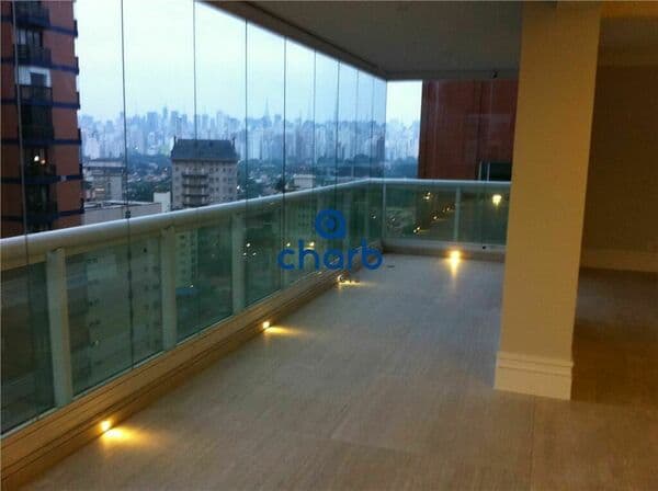 Apartamento em São Paulo - Itaim Bibi