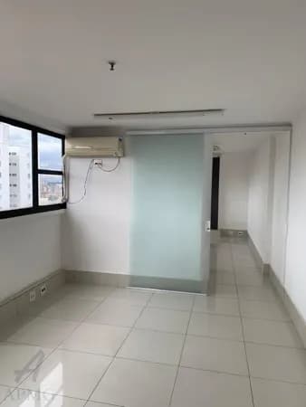 Sala comercial na Água Fria com 2 banheiros e 1 vaga de garagem