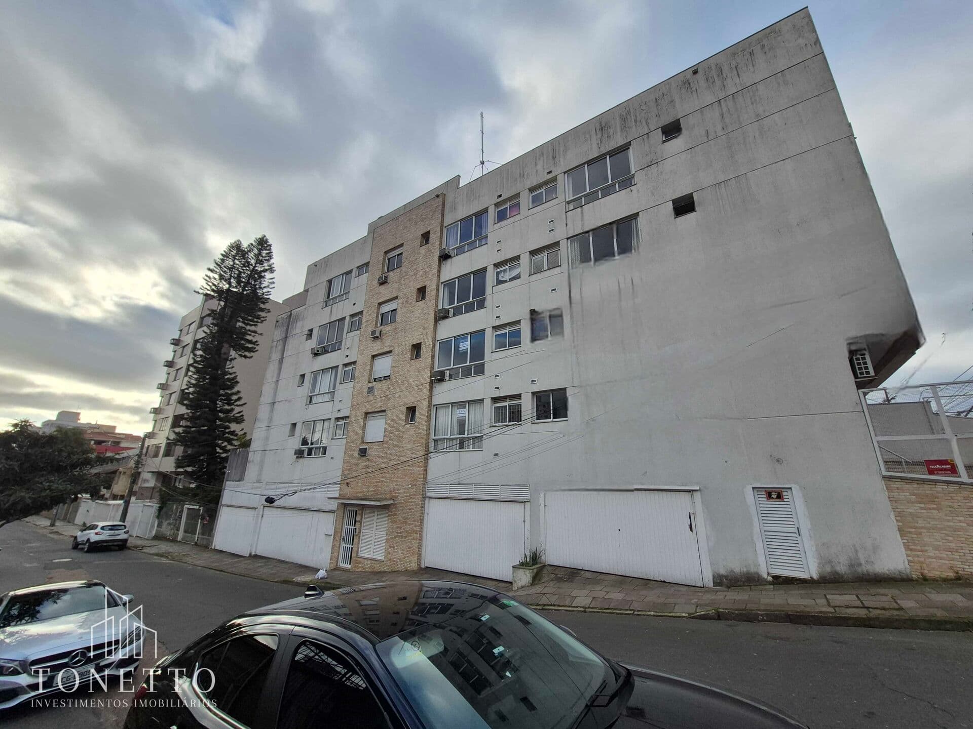 Apartamento semimobiliado à venda no bairro Jardim Botânico - Porto Alegre/RS