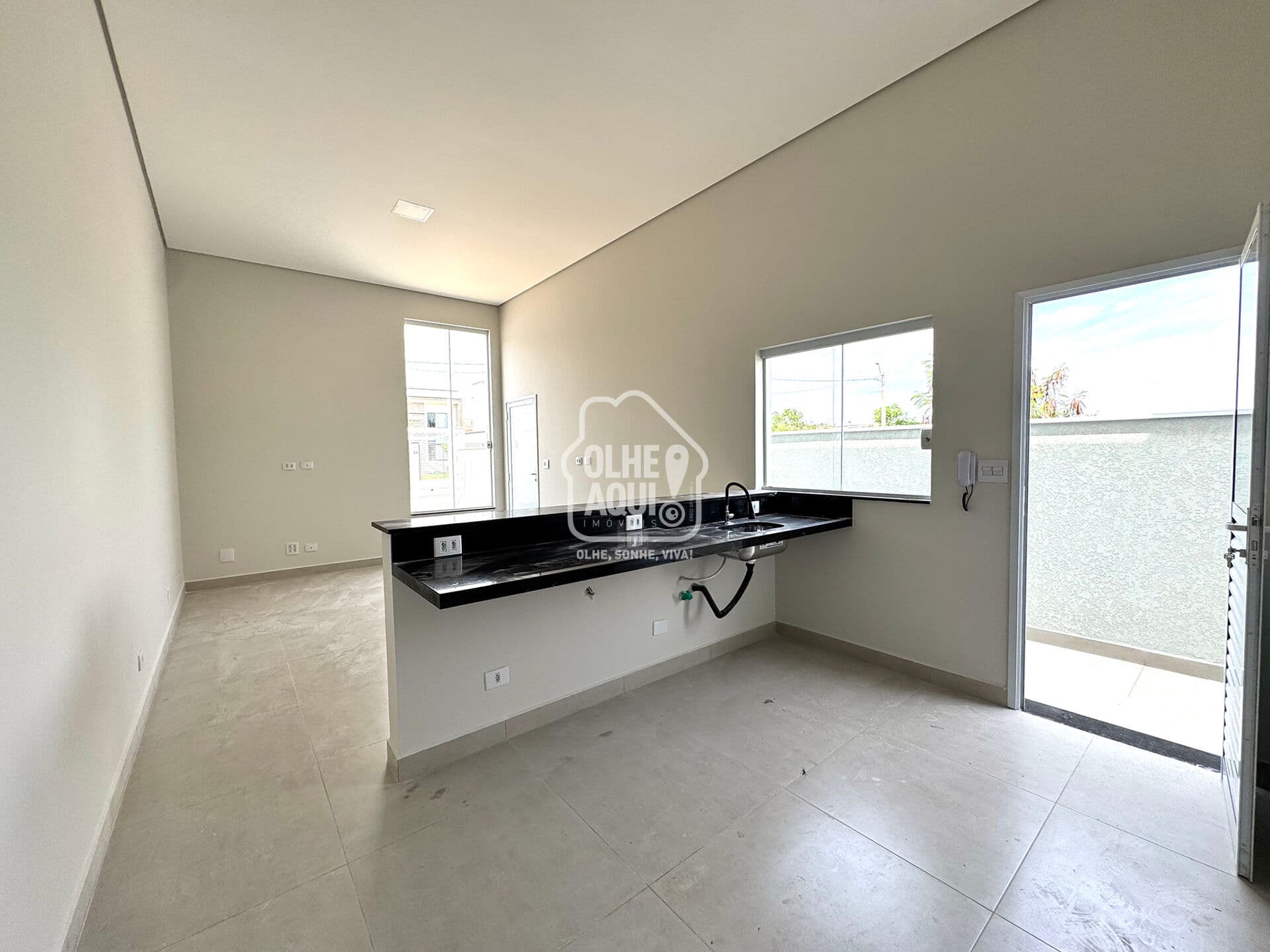 CASA TOTALMENTE NOVA