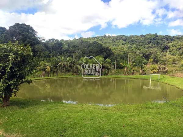 CHÁCARA COM LAGO, NASCENTE E MUITO CONFORTO E SOSSEGO