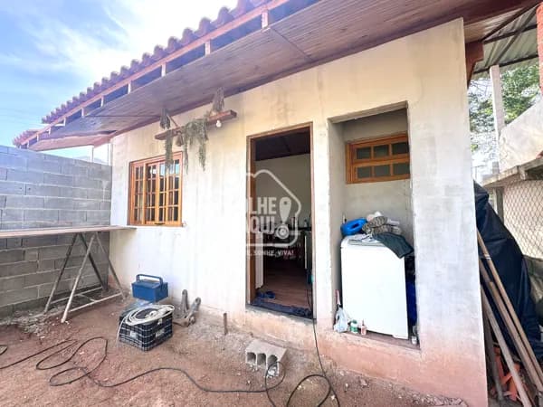 CHÁCARA EM FASE DE CONSTRUÇÃO, COM TERRENO PLANO