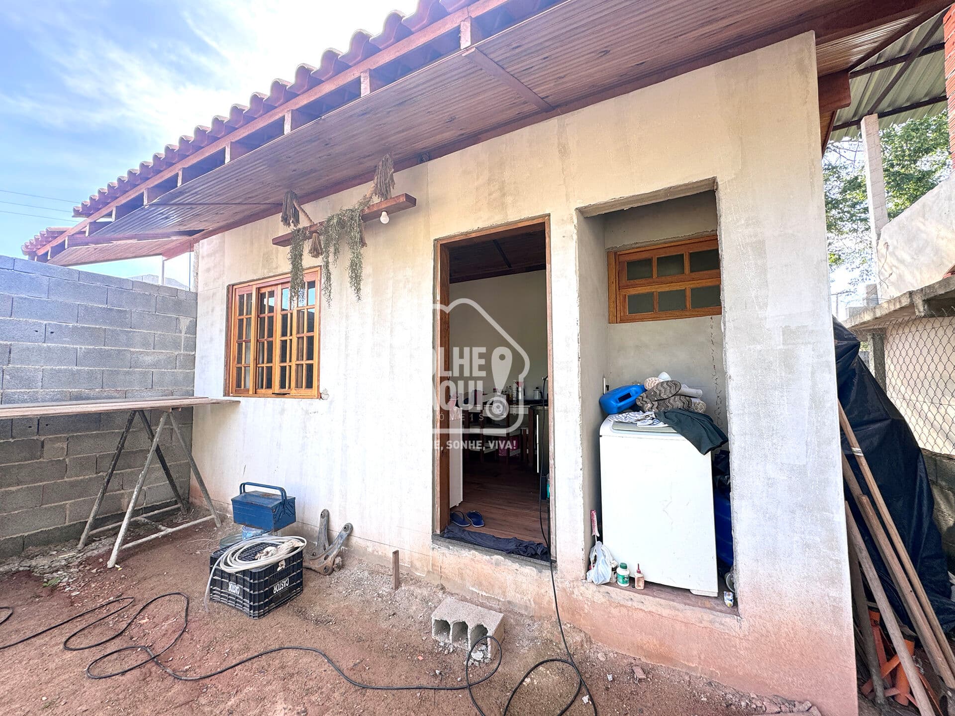 CHÁCARA EM FASE DE CONSTRUÇÃO, COM TERRENO PLANO