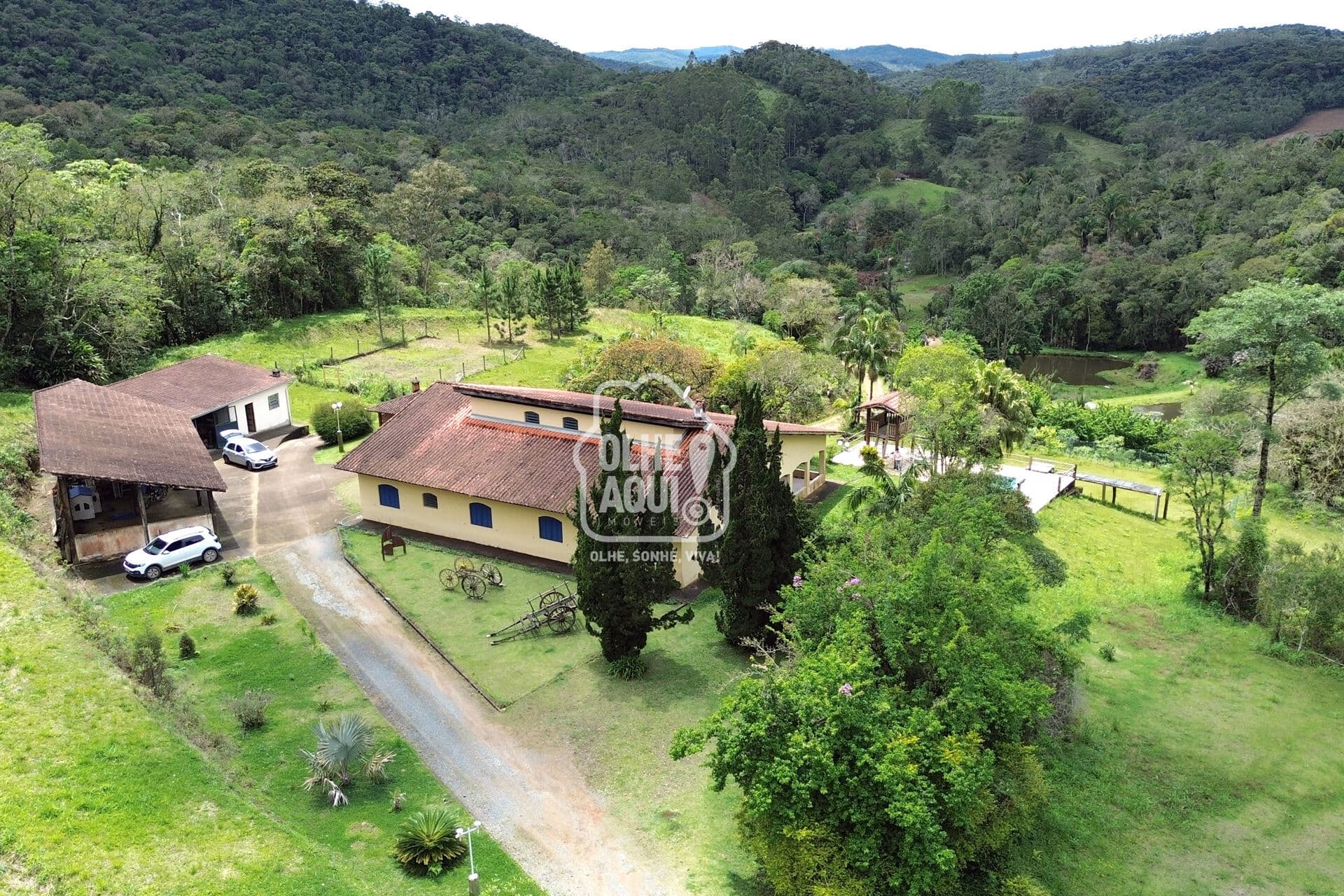 SÍTIO COM NASCENTES, ESTRUTURA E TRANQUILIDADE