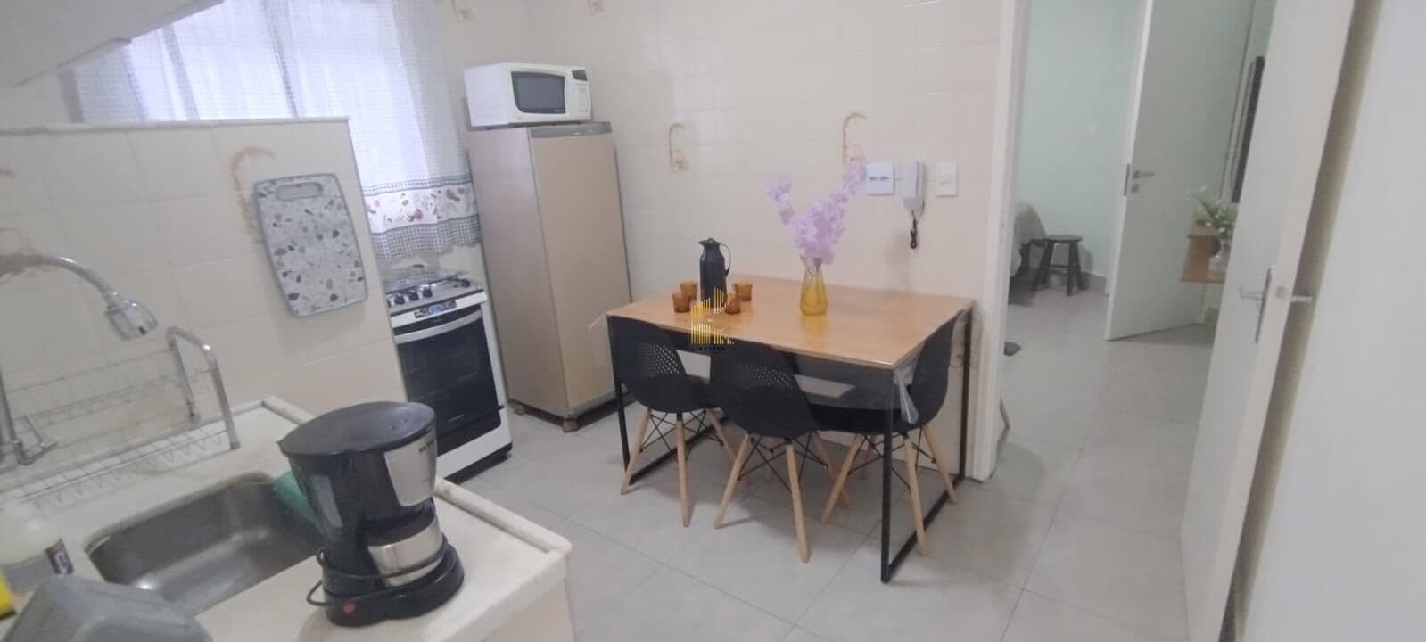 Apartamento à venda no bairro Canto do Forte em Praia Grande, SP. 1 dormitório!