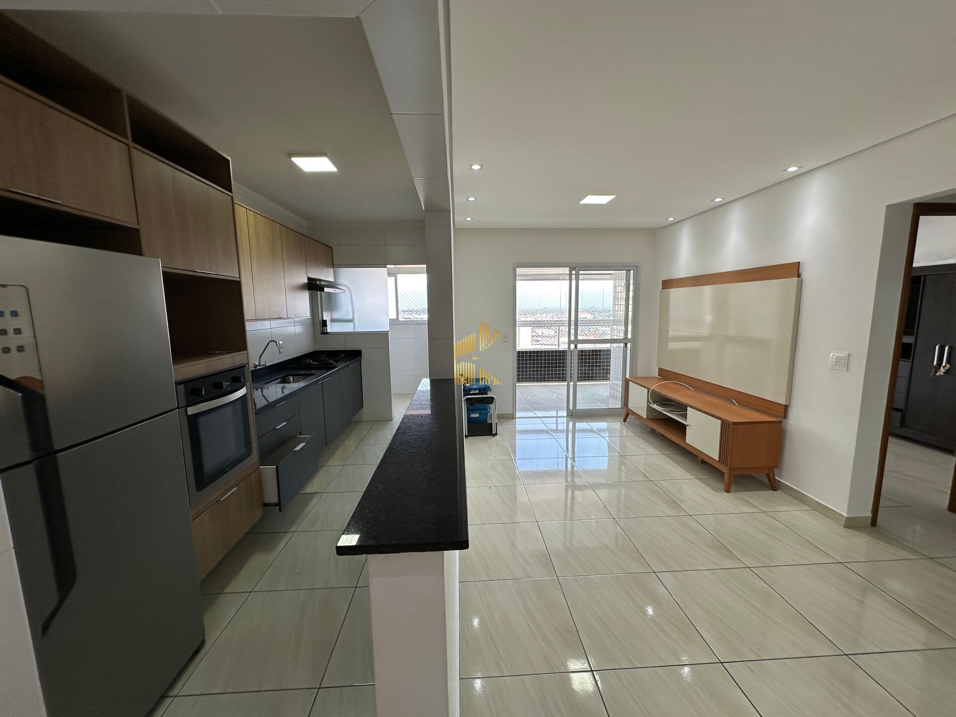 Apartamento à venda no bairro Guilhermina em Praia Grande, SP. 2 dormitórios (sendo 1 suíte).