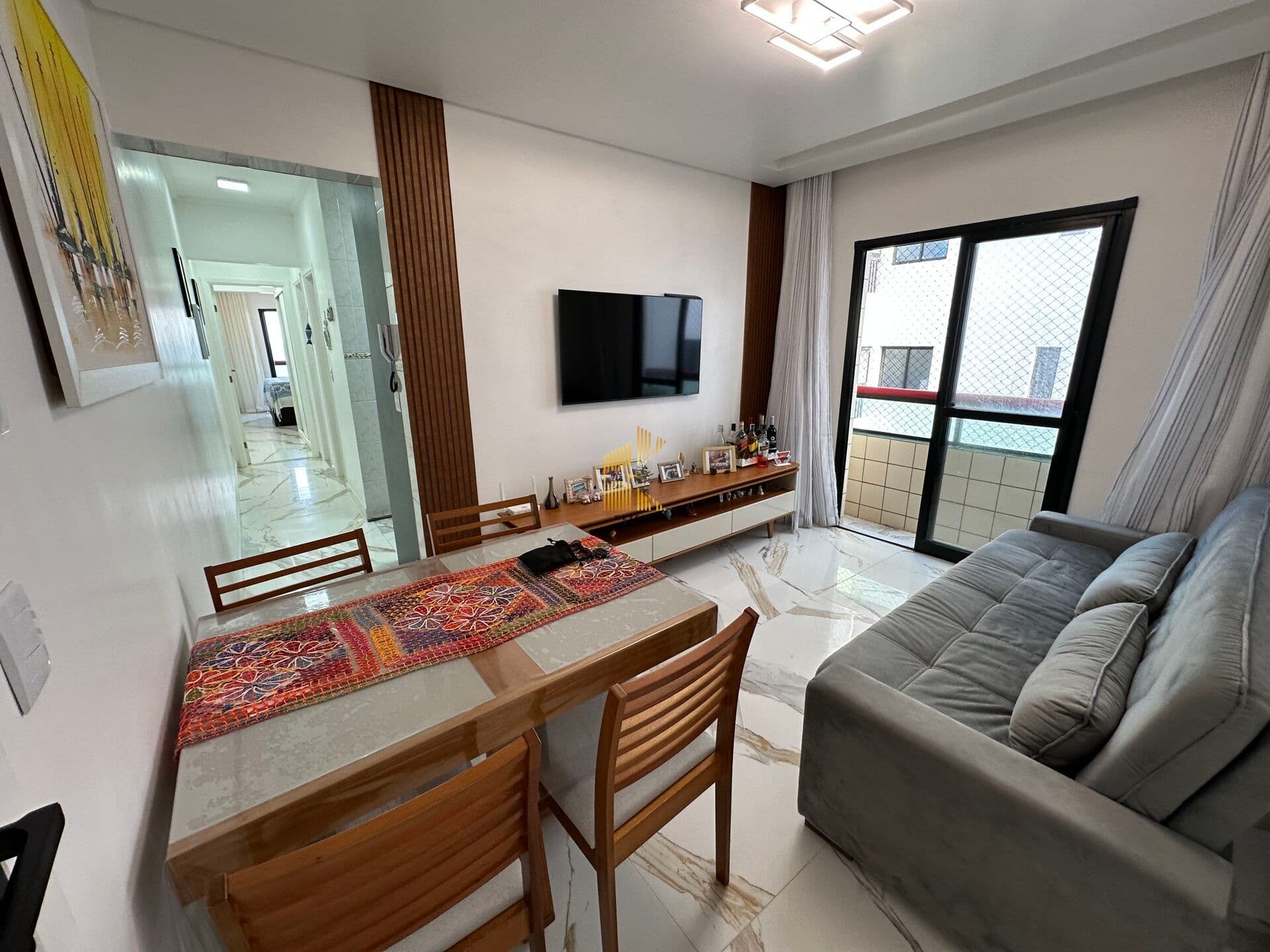 Apartamento Frente Mar 2 dormitórios e 1 suíte no bairro Maracanã