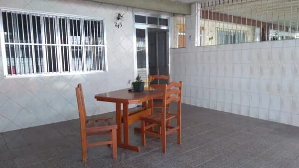 Casa Padrão com 2 dormir tiros sendo 1 suíte com 2 vagas de garagem no bairro ocian