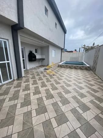 Casa Sobreposta de baixo, 2 dormitórios 1 suite, piscina com churrasqueira, 2 vagas, Itanhaém
