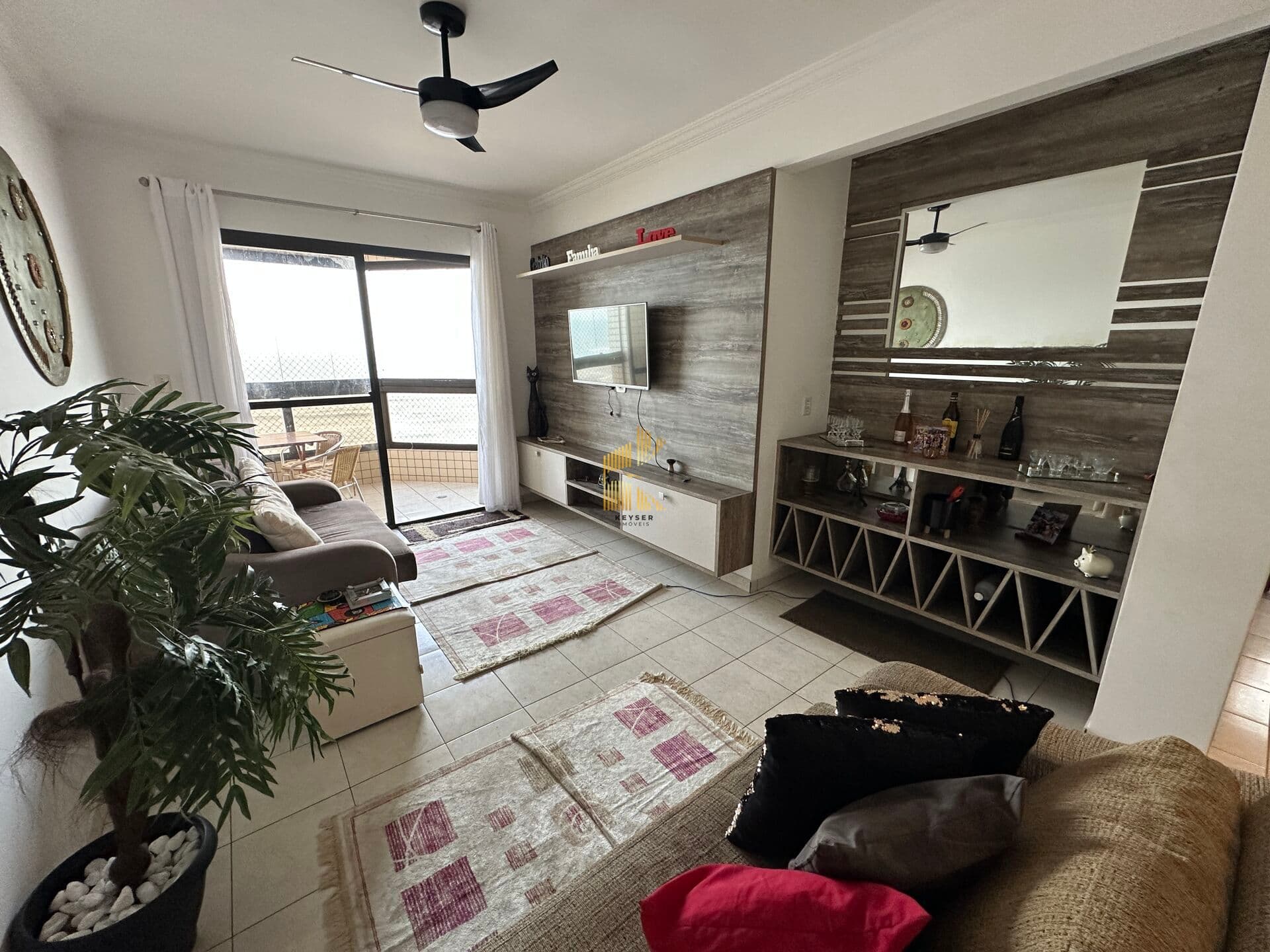 Apartamento à venda no bairro Caiçara em Praia Grande, SP. 2 dormitórios sendo 1 suíte.