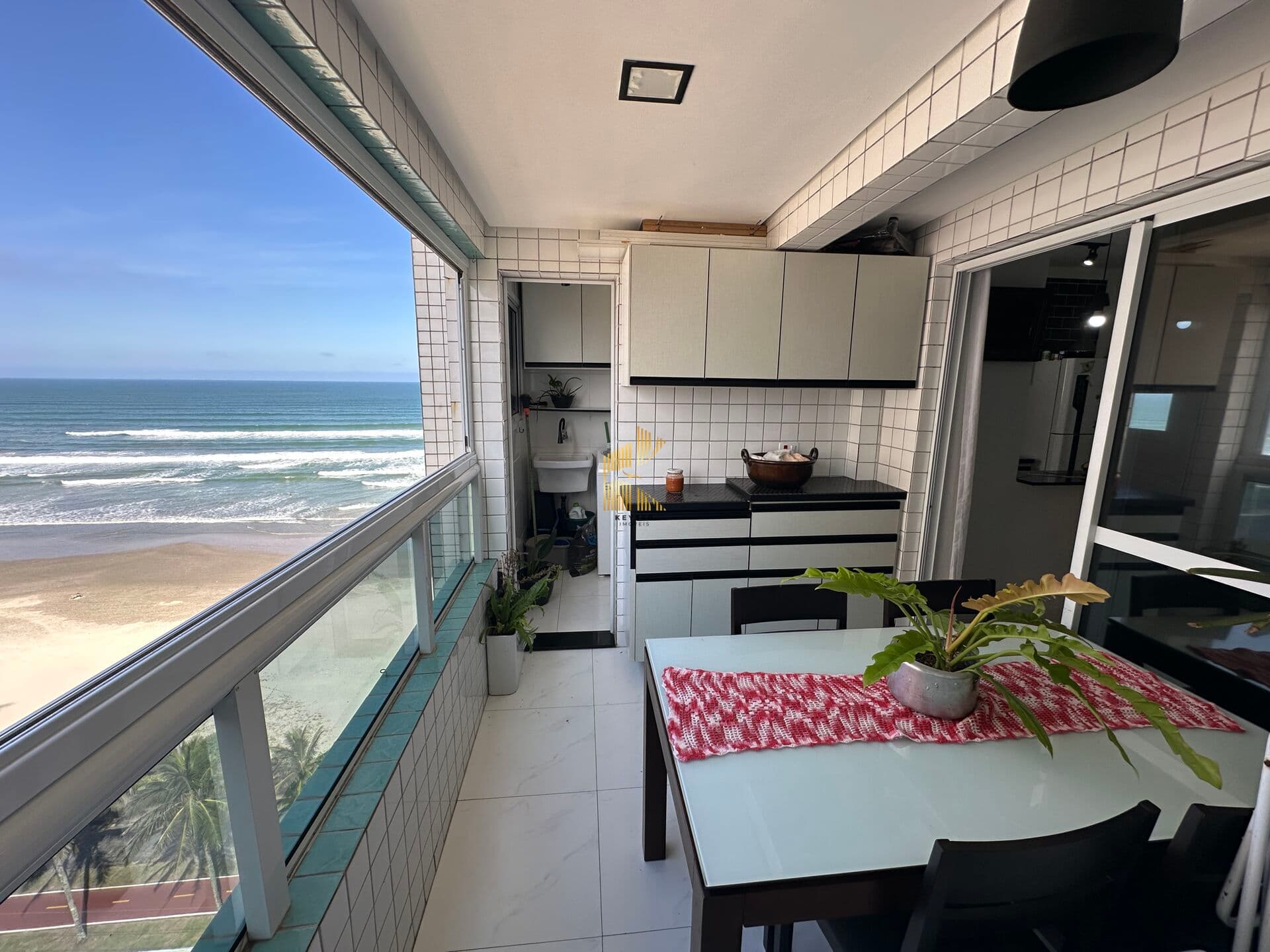 Apartamento a venda 2 dormitorios, vista mar, predio frente, 1 vaga no Jardim Real - Praia Grande