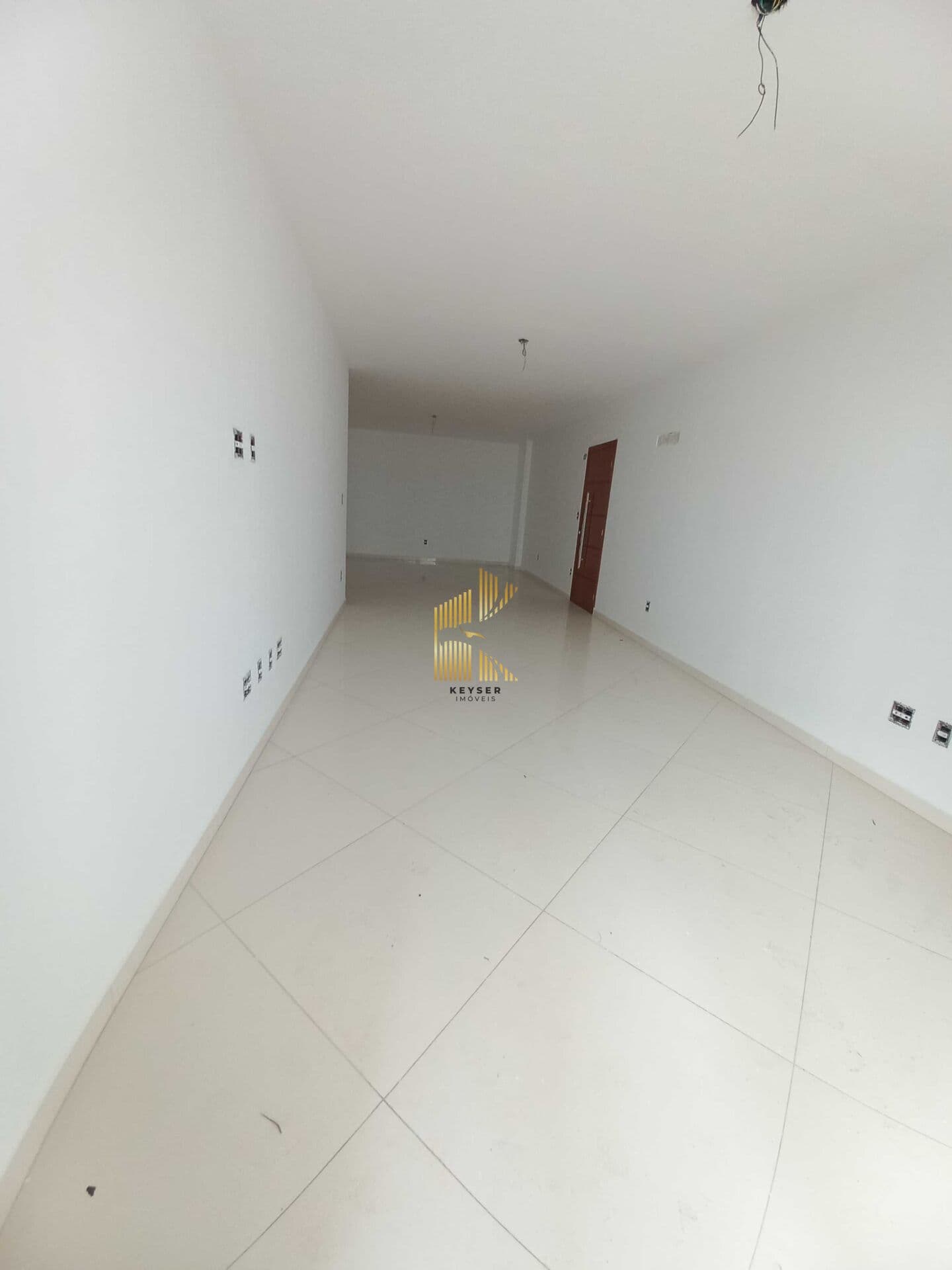 Apartamento à venda no bairro Canto do Forte em Praia Grande, SP. 3 dormitórios sendo 2 suíte.