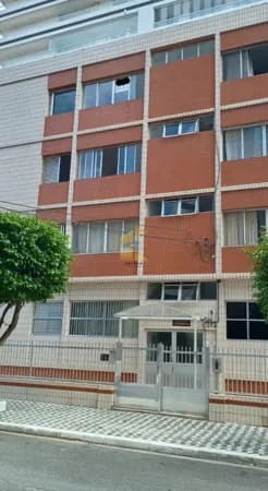 Apartamento à venda no bairro Canto do Forte em Praia Grande, SP.