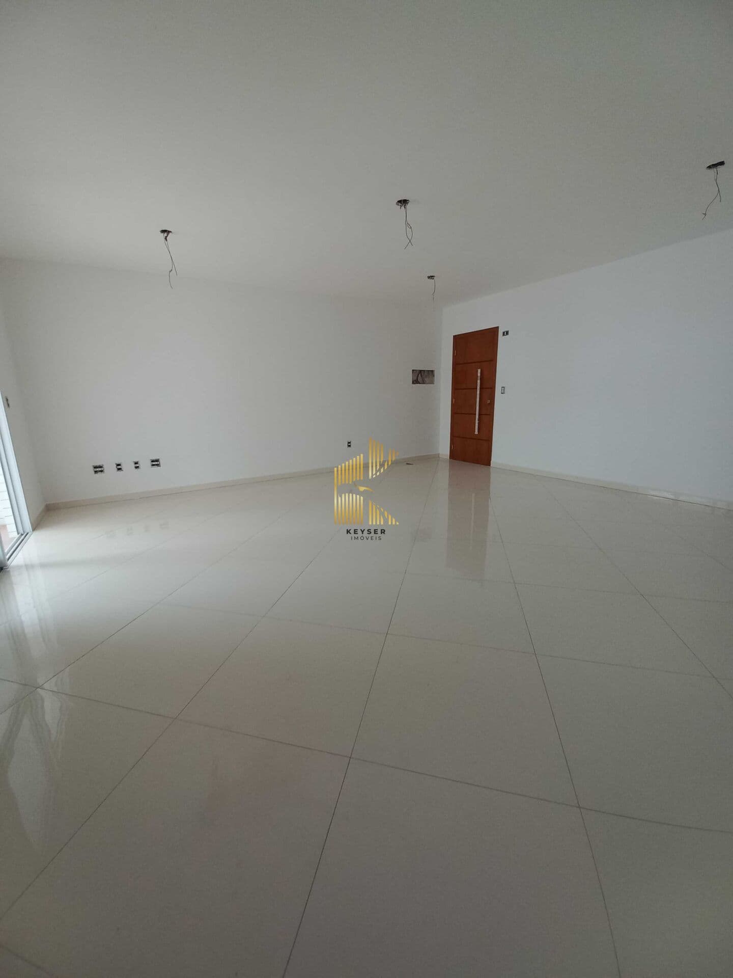 Apartamento à venda no bairro Canto do Forte em Praia Grande, SP. 3 dormitórios sendo 2 suíte.