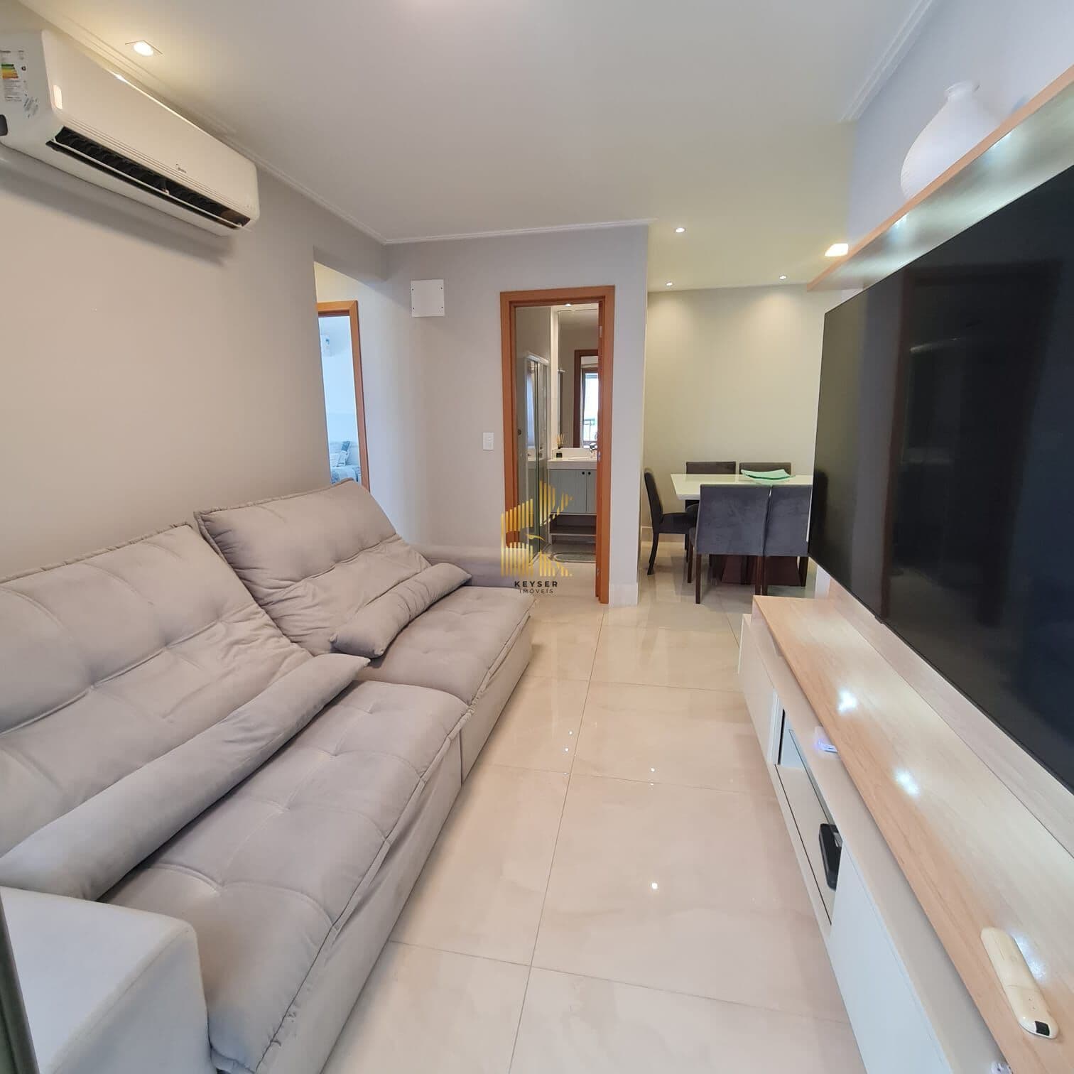 Apartamento à venda no bairro Boqueirão em Praia Grande, SP. 2 dormitórios sendo 1 suíte