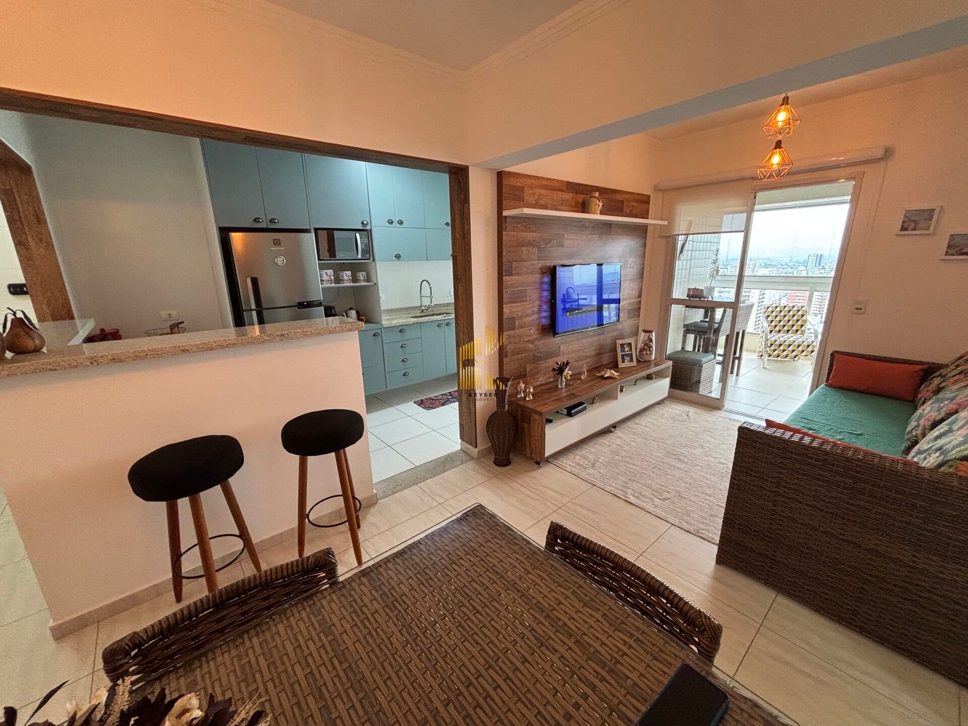 Apartamento vista mar 2 dormitórios 1 suíte e 1 vaga de garagem no bairro Tupi
