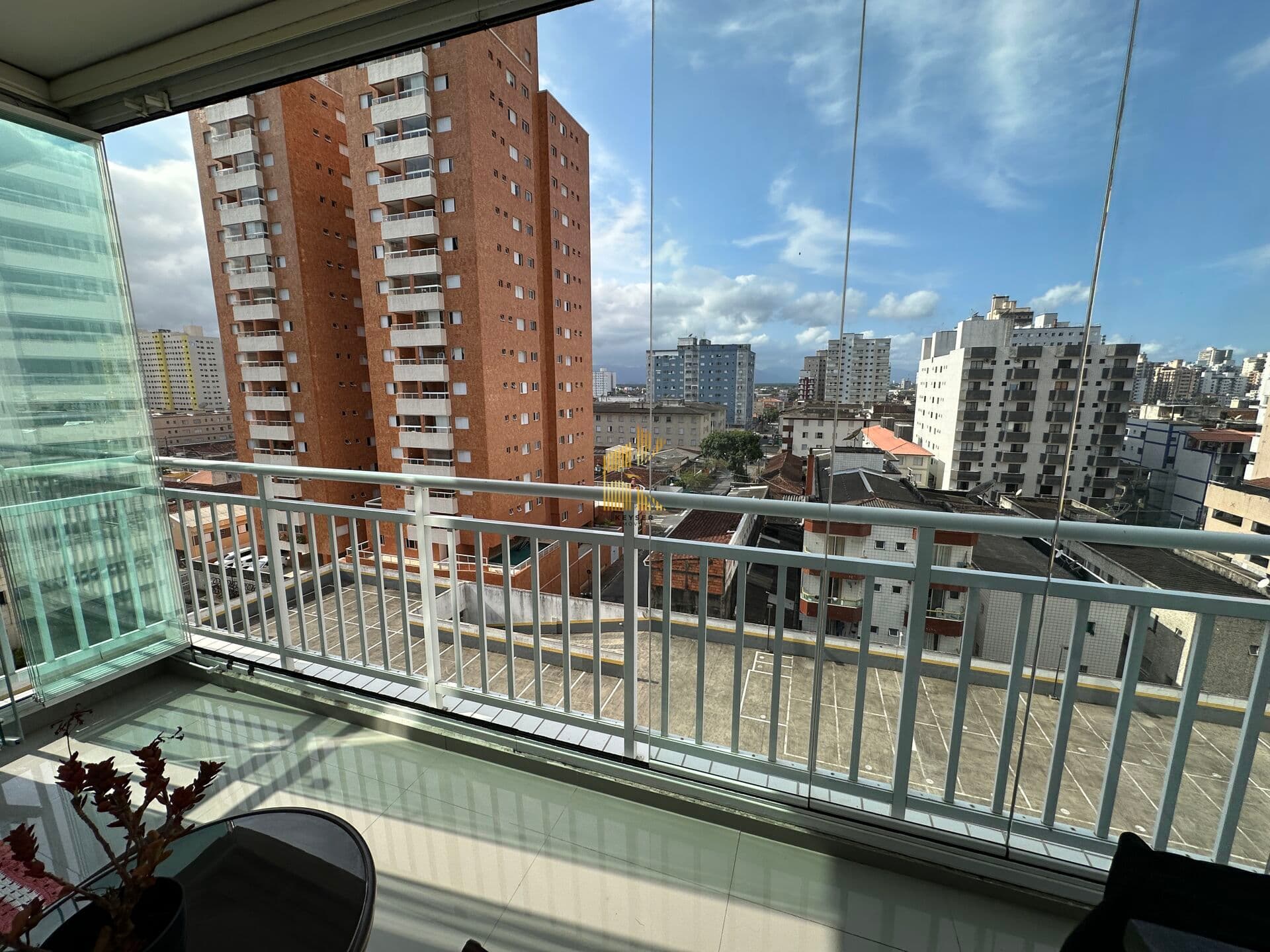 Apartamento 2 dormitorios sendo 1 suite, 1 vaga na Ocian