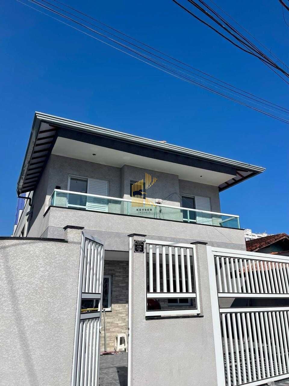 Casa à venda no bairro Aviação em Praia Grande, SP. 2 dormitórios sendo 2 suítes.