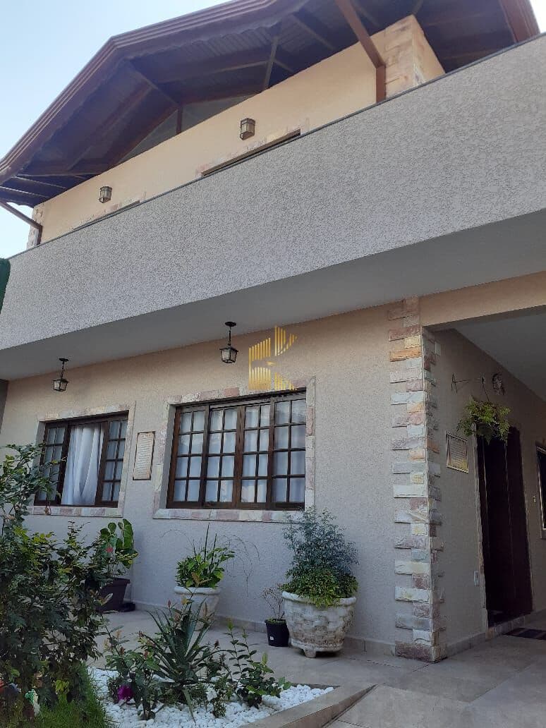 Casa à venda no bairro Centro de Peruíbe em Peruíbe, SP. 5 dormitórios sendo 4 suítes e 1 dormitório master