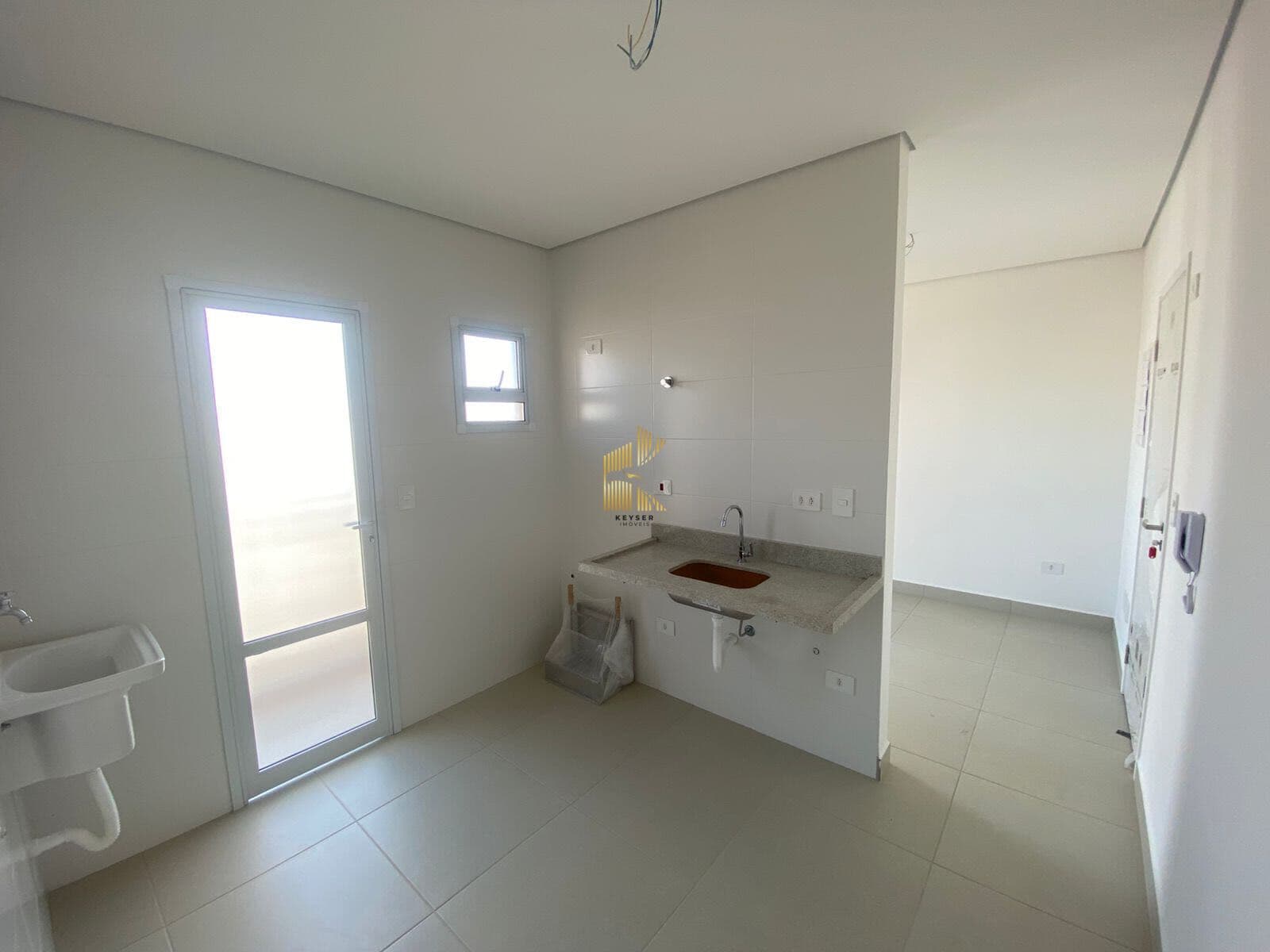 Apartamento 1 dormitorio, 1 vaga, vista livre, boqueirão