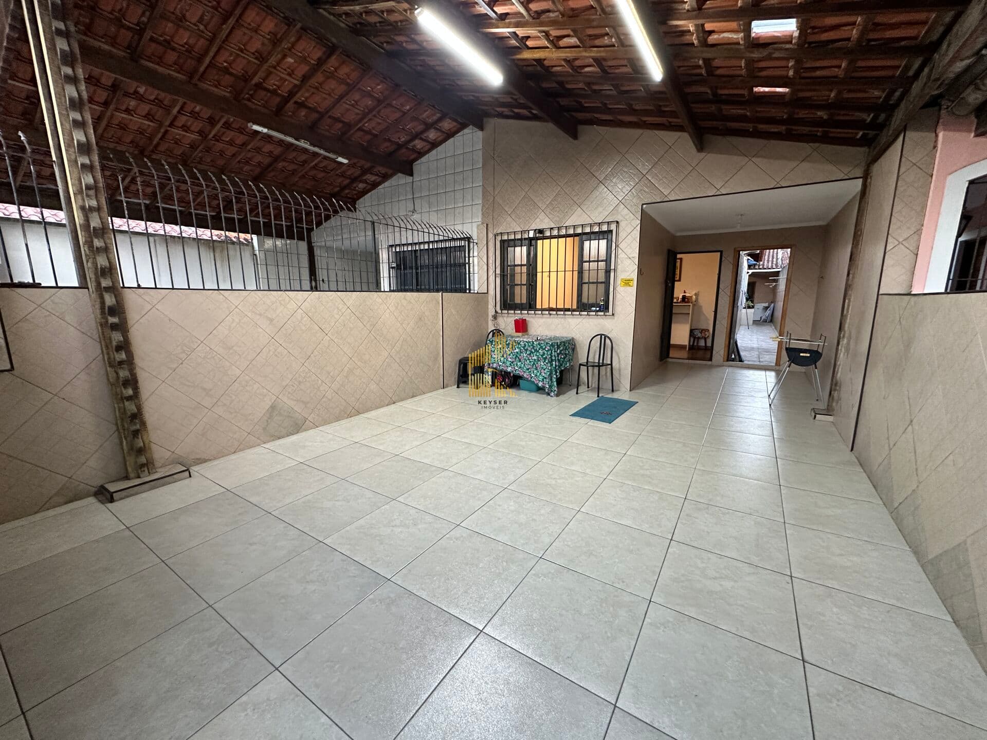 Casa no bairro Maracanã em Praia Grande, SP. 2 dormitórios.