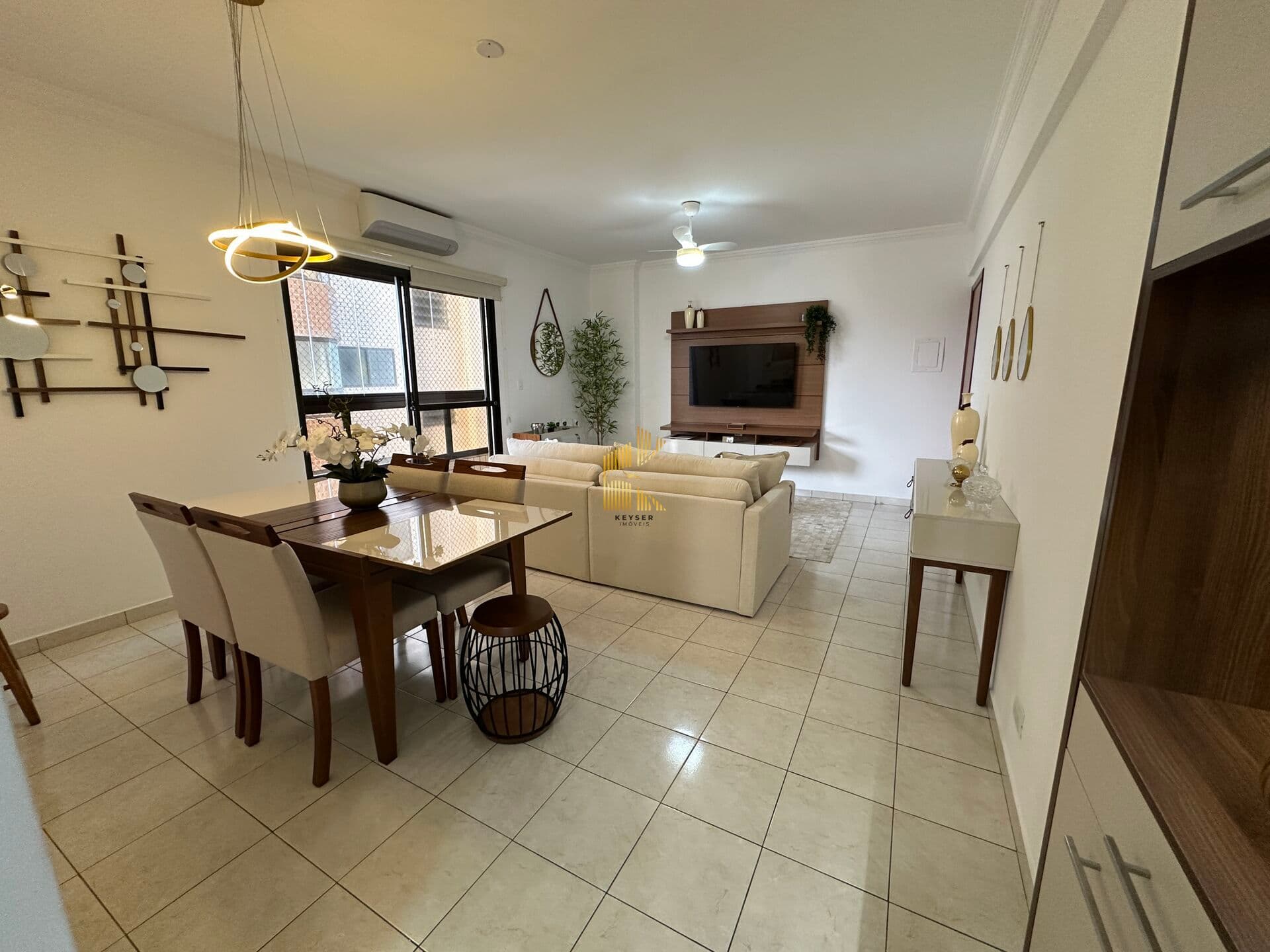 Apartamento à venda no bairro Caiçara em Praia Grande, SP. 1 suíte.