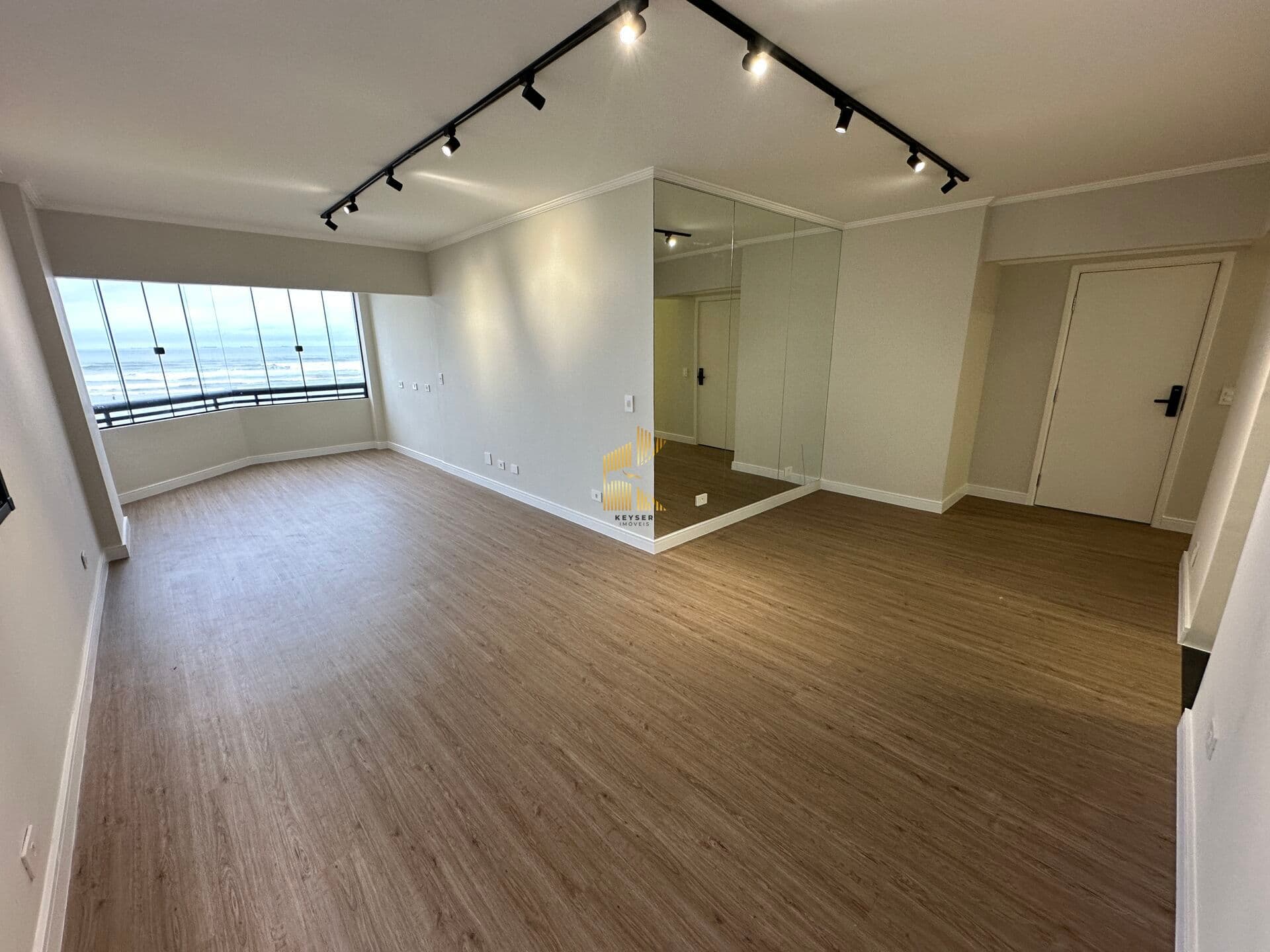 Apartamento a venda, frente mar, 3 dorm, 2 vagas na Guilhermina Praia Grande