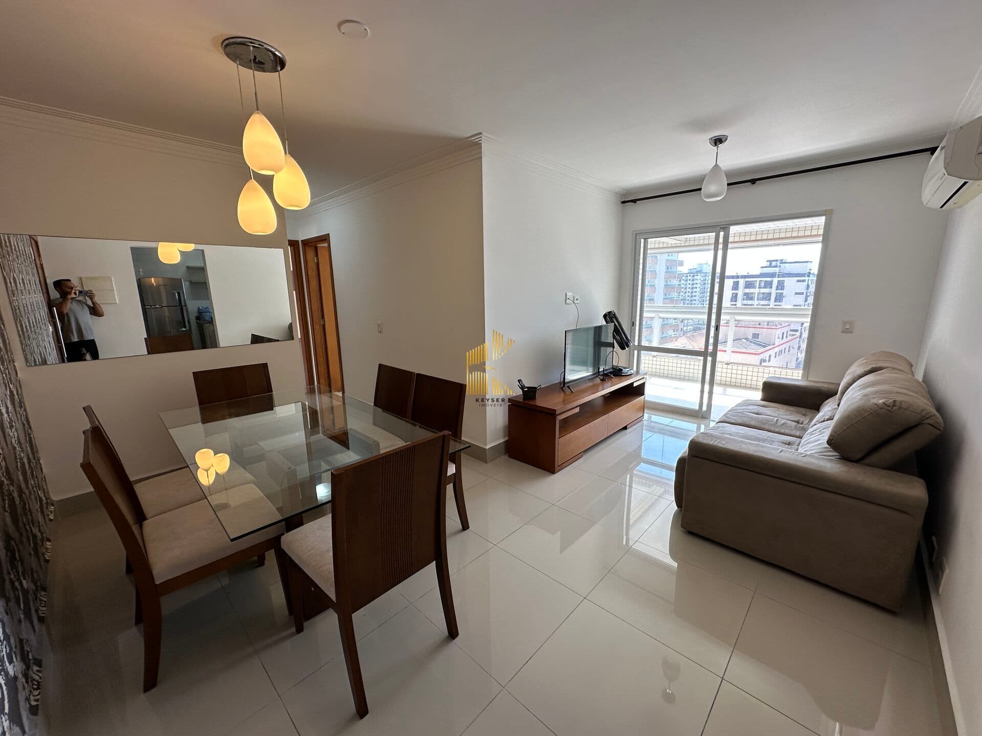Apartamento à venda no bairro Boqueirão em Praia Grande, SP. 2 dormitórios sendo 1 suíte.