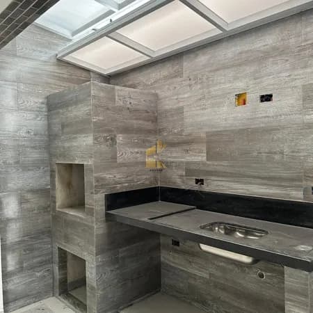 Vende-se casa triplex em condomínio - Guilhermina - Praia Grande