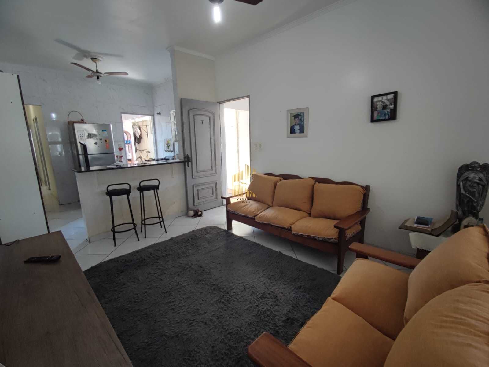 Casa à venda no bairro Caiçara em Praia Grande, SP. 2 dormitórios sendo 1 suíte.