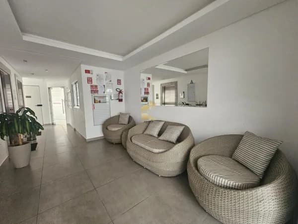 Apartamento à venda no bairro Guilhermina em Praia Grande, SP. 2 dormitórios sendo 2 suítes,