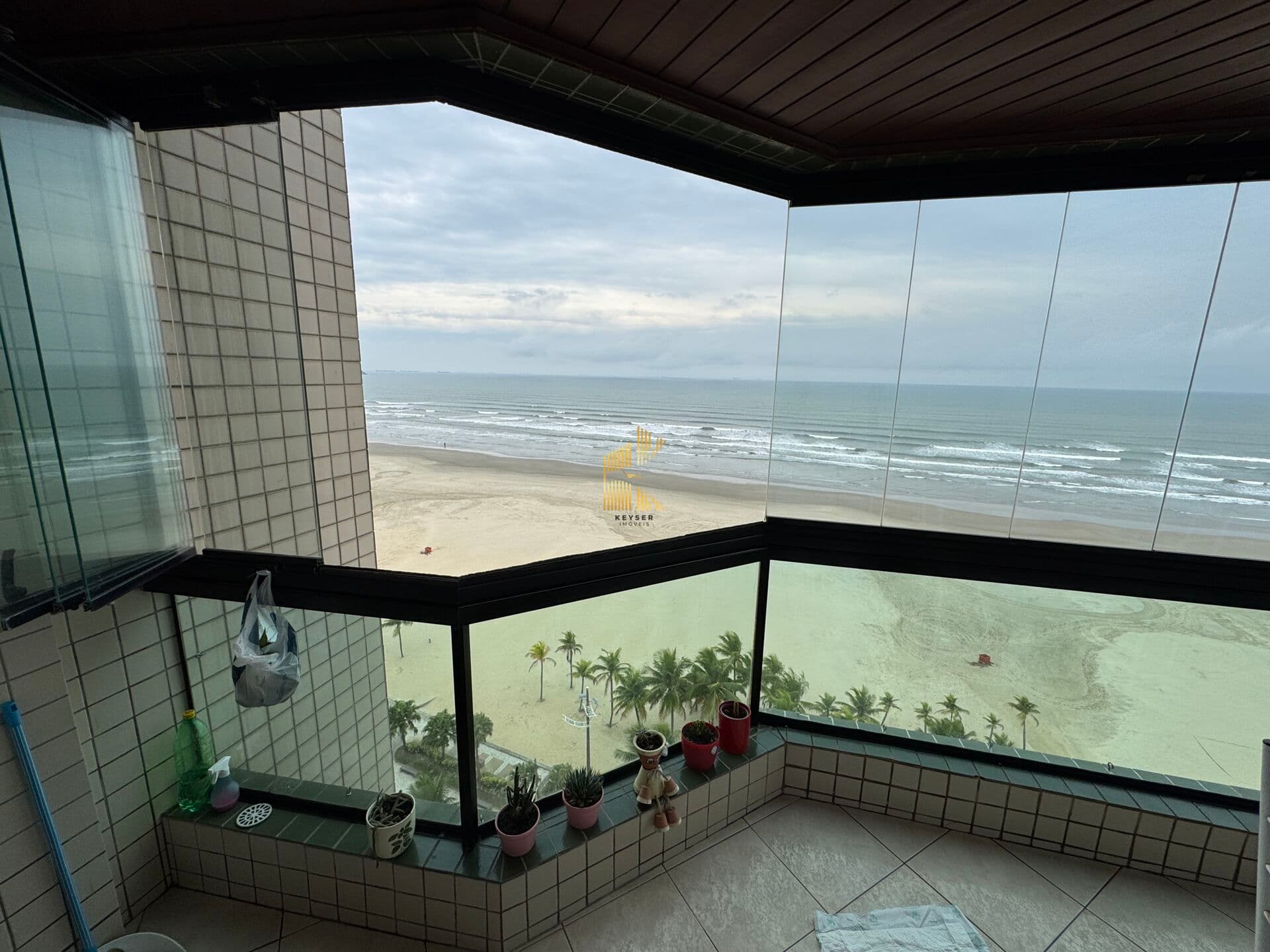 Apartamento à venda no bairro Aviação em Praia Grande, SP. 4 dormitórios sendo 2 suítes