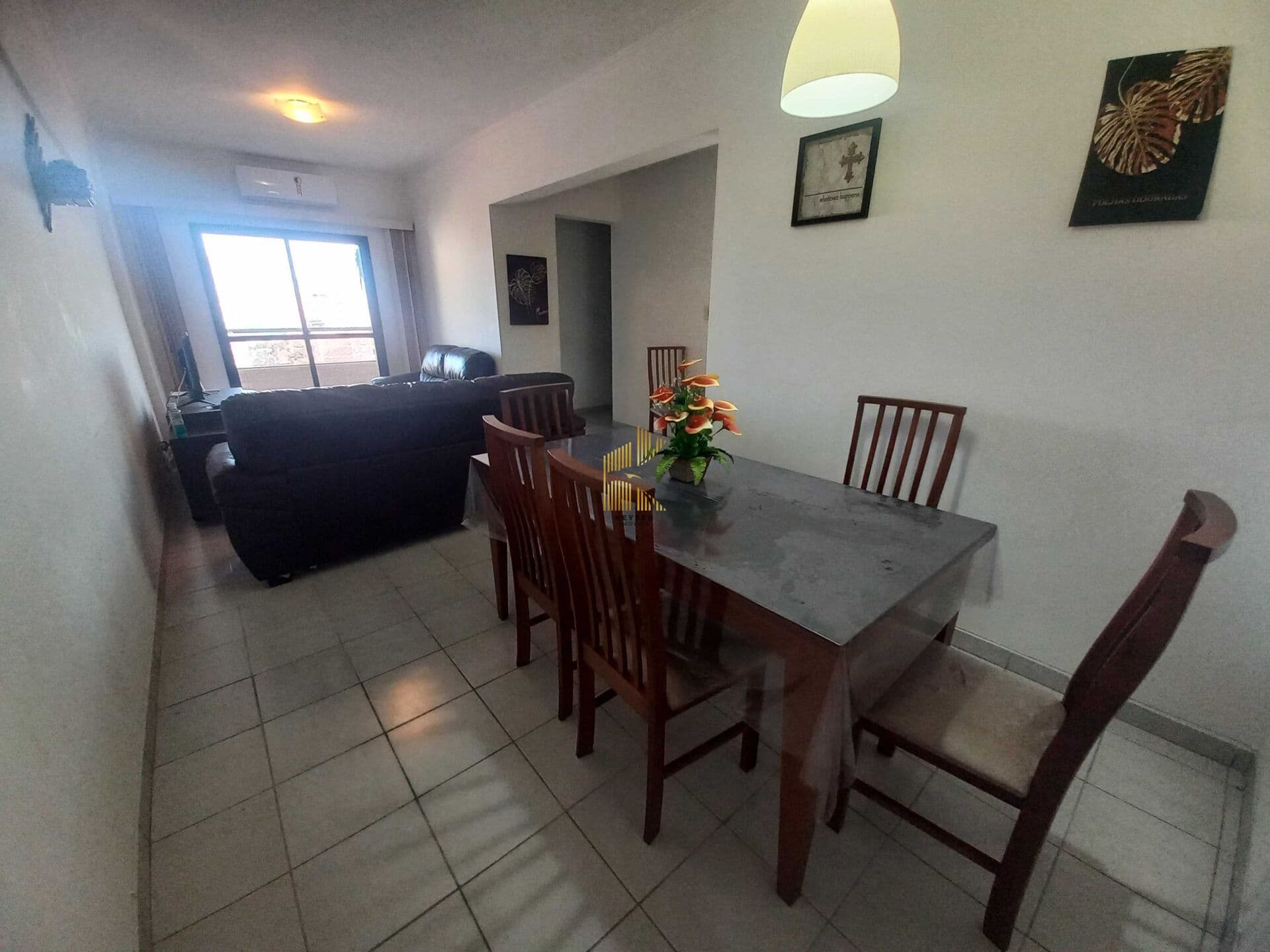 Apartamento à venda no bairro Tupi em Praia Grande, SP. 2 dormitórios sendo 1 suíte.