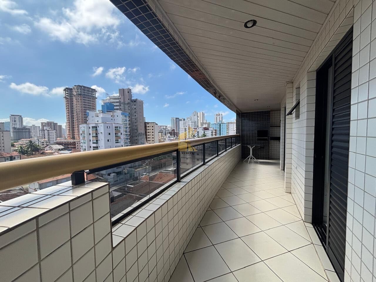 Apartamento 2 dormitórios sendo uma suite, 1 vaga, Guilhermina.
