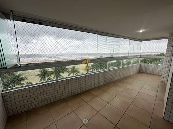 Apartamento 3 dormitórios frente mar