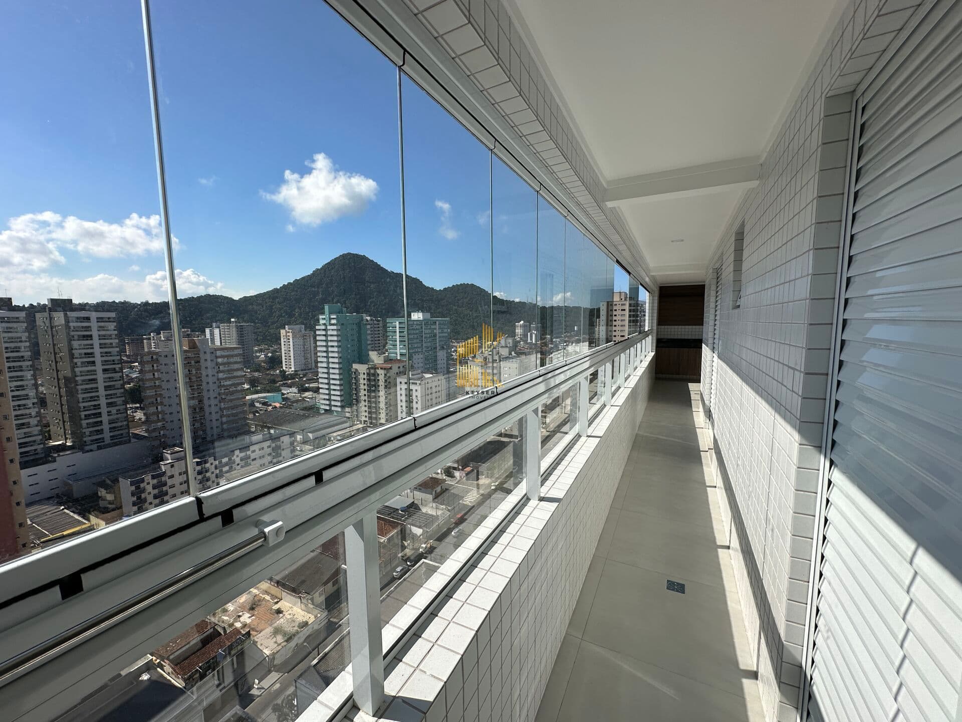 Apartamento à venda no bairro Canto do Forte em Praia Grande, SP. 2 dormitórios sendo 1 suíte