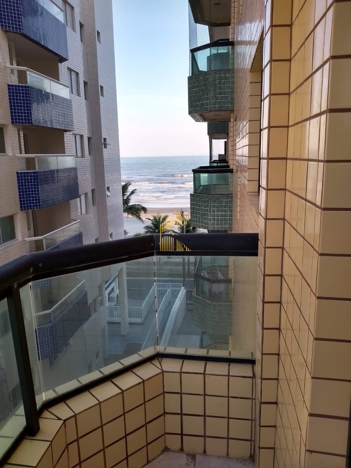 Apartamento à venda no bairro Jardim Real em Praia Grande, SP, 1 dormitório, sala dois ambientes com sacada!