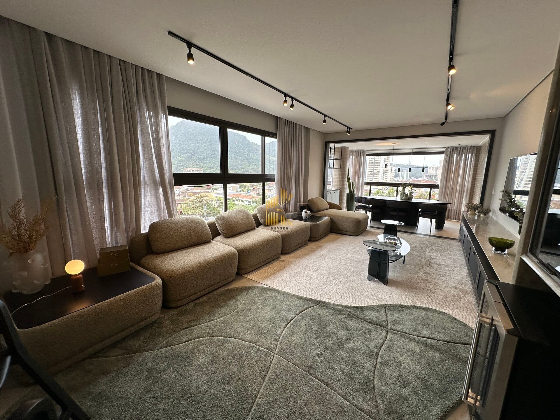 Apartamento à venda no bairro Canto do Forte em Praia Grande, SP. 3 dormitórios sendo 3 suítes.